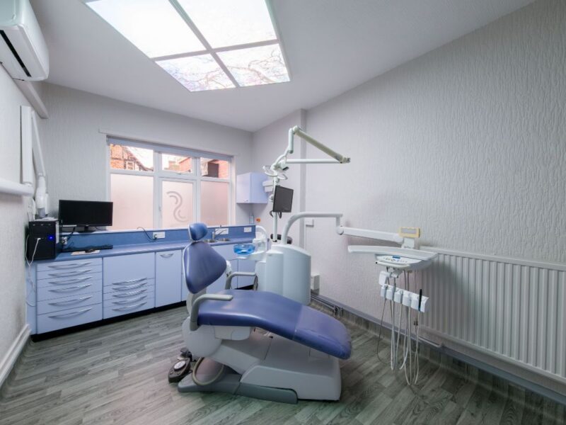 Sutton Dental & Implant treatment room