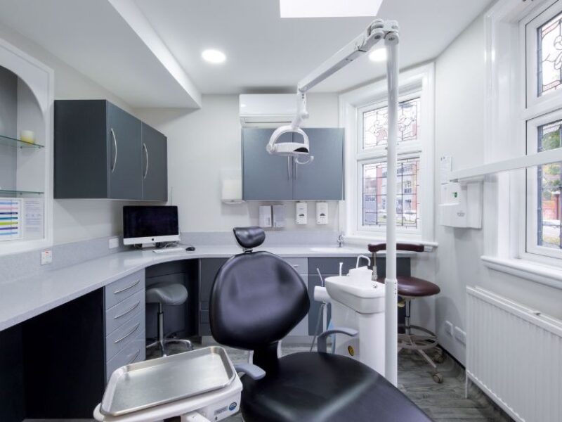 Sutton Dental & Implant clinic treatment room